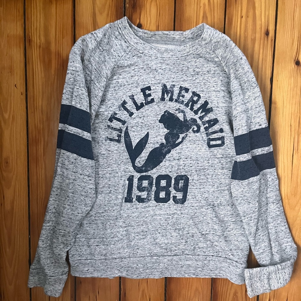 🌸 3 for 25 Little Mermaid 1989 Sweater